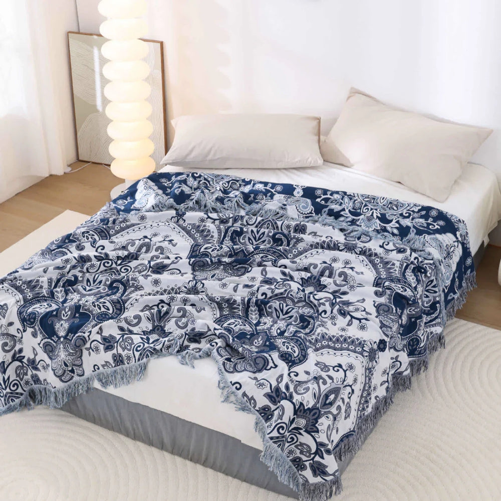 PaisleyTraum: Coperte in cotone con elegante motivo paisley e frange decorative – per divano e camera da letto