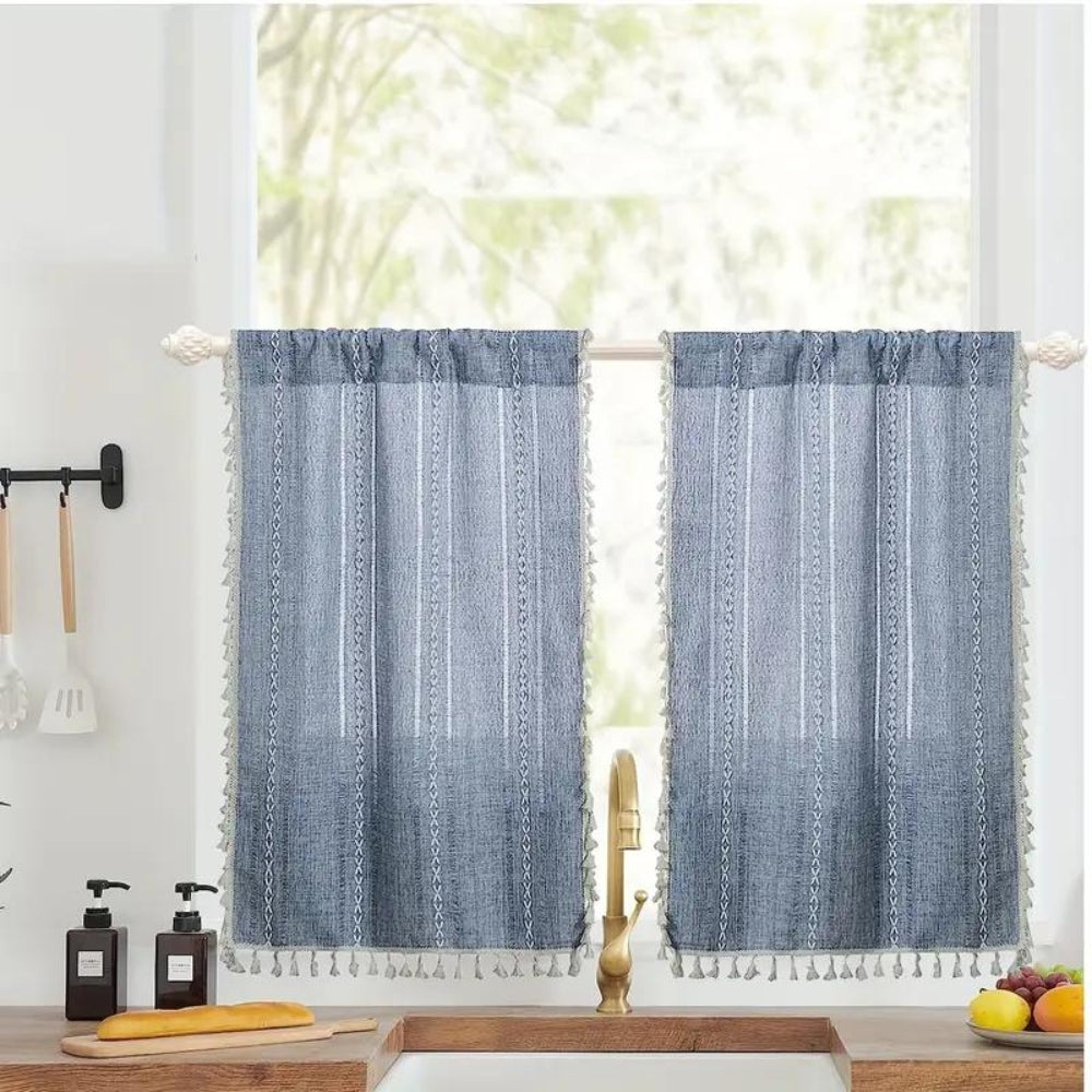 Pastorale: Tende in stile country con righe e frange – eleganti per finestre di cucina