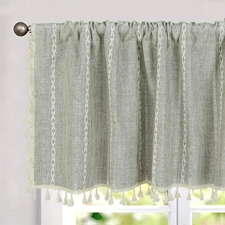 Pastorale: Tende in stile country con righe e frange – eleganti per finestre di cucina