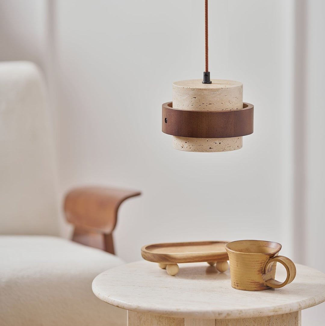 Perra: Lampada a sospensione in travertino e legno di noce – per sala da pranzo e soggiorno