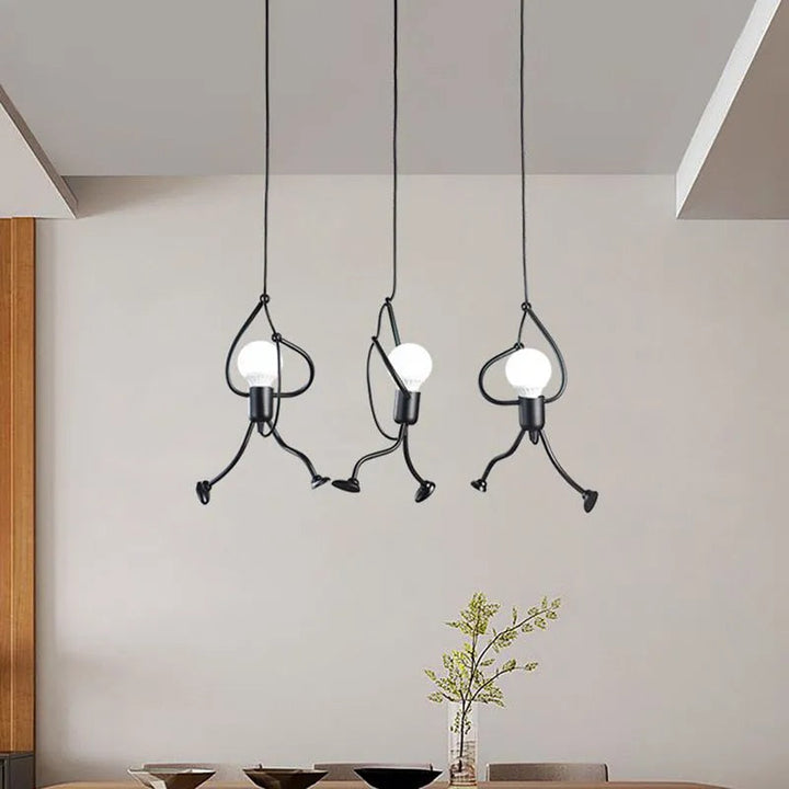 PlayLite: Lampadario Retro Iron Hero – Luce giocosa per camere dei bambini e spazi abitativi