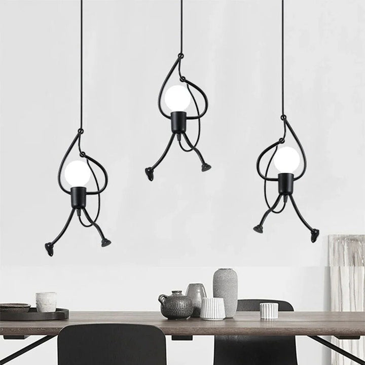PlayLite: Lampadario Retro Iron Hero – Luce giocosa per camere dei bambini e spazi abitativi