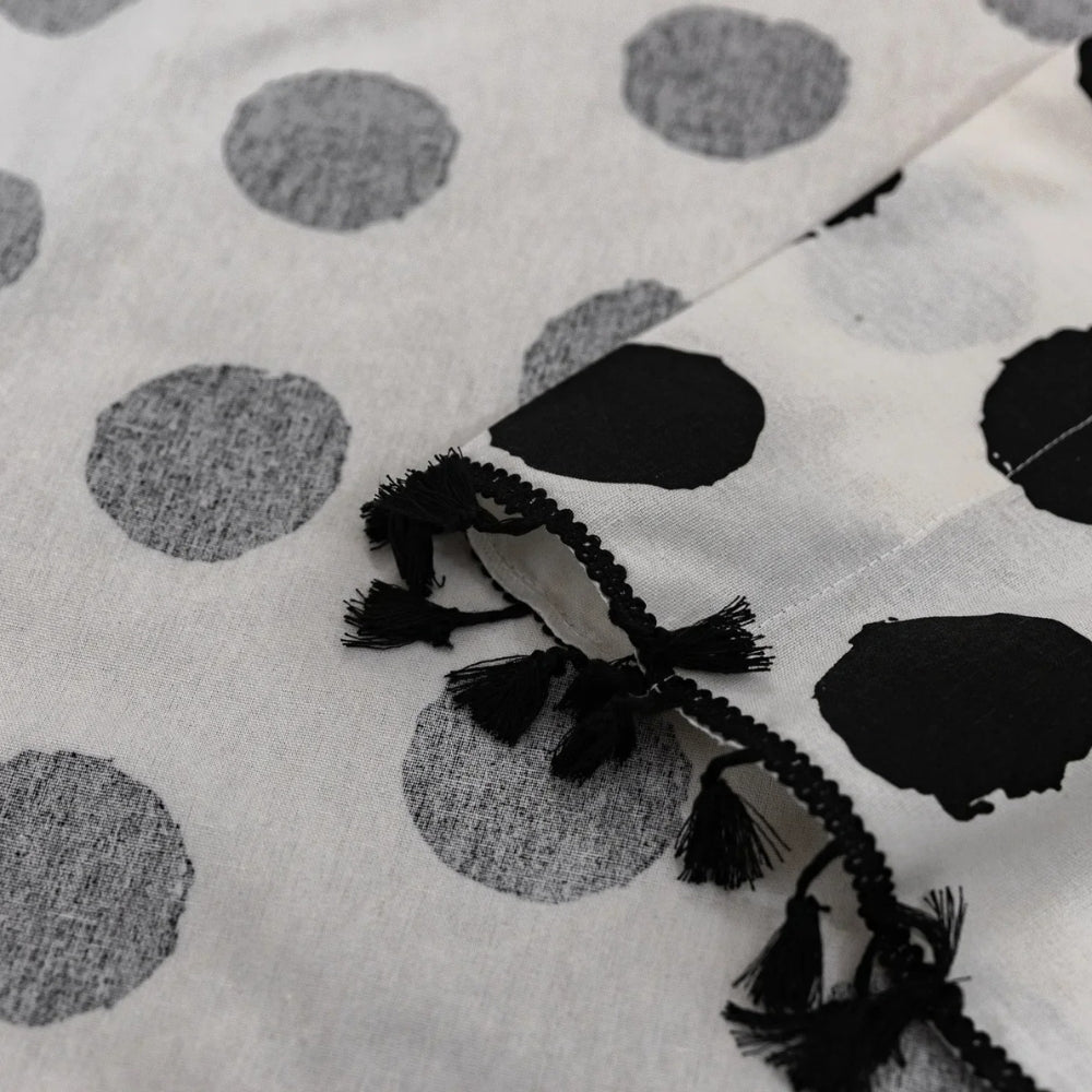 PolkaCharme: Tenda moderna con motivo a pois e frange – elegante per le camere da letto