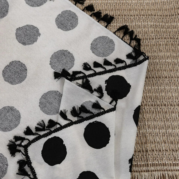 PolkaCharme: Tenda moderna con motivo a pois e frange – elegante per le camere da letto