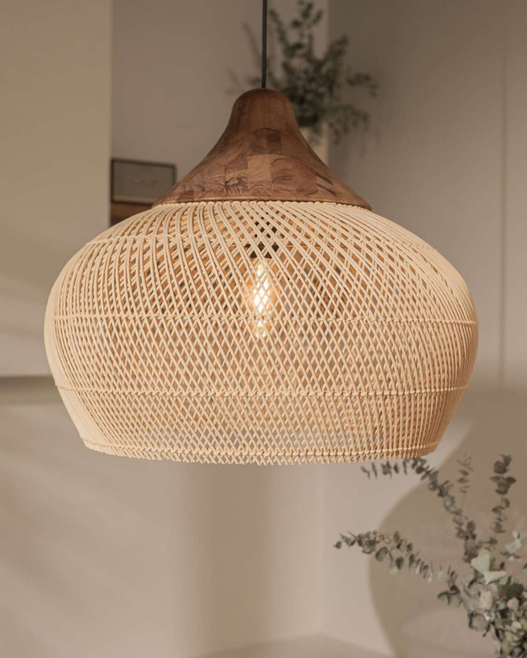 RattéaLuna: Lampada a sospensione rotonda in rattan intrecciata a mano con LED E27 e luce calda – per soggiorno e sala da pranzo