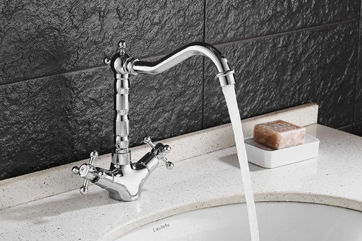 RetroFlow: Rubinetto da lavabo vintage in design antico – Rubinetto elegante per bagni nostalgici
