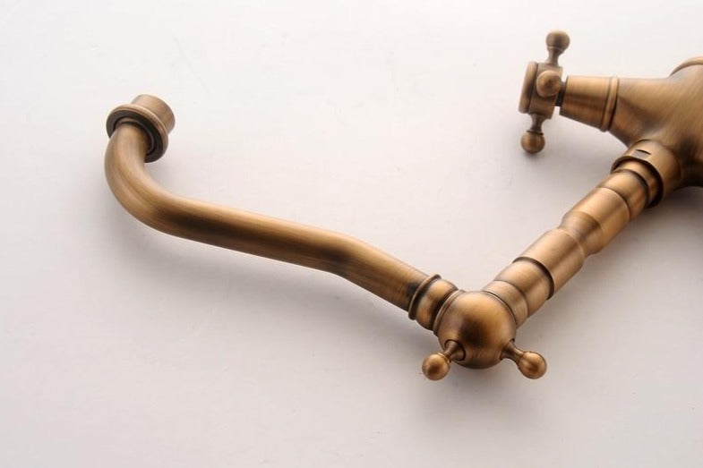 RetroFlow: Rubinetto da lavabo vintage in design antico – Rubinetto elegante per bagni nostalgici