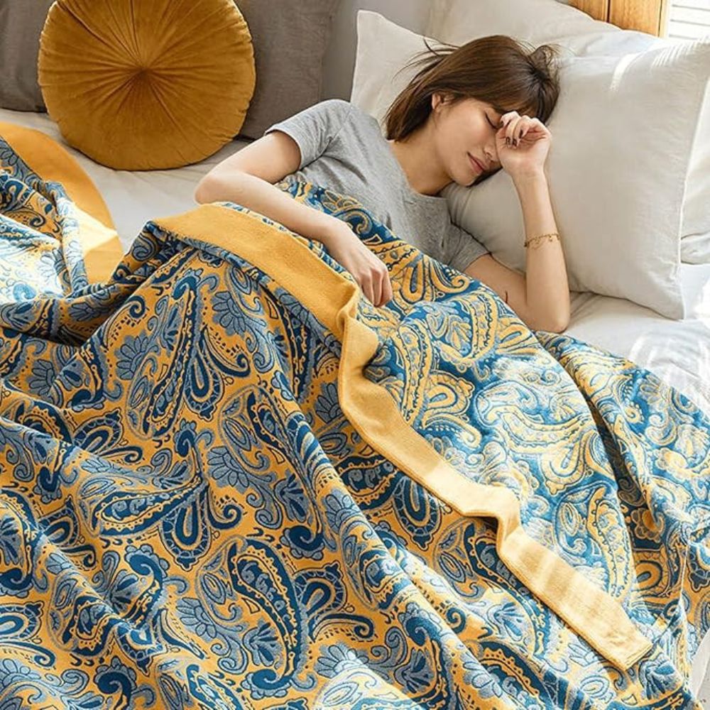 RetroSoleil: Coperte in cotone con classico motivo retrò e leggerezza traspirante – per divano e area living