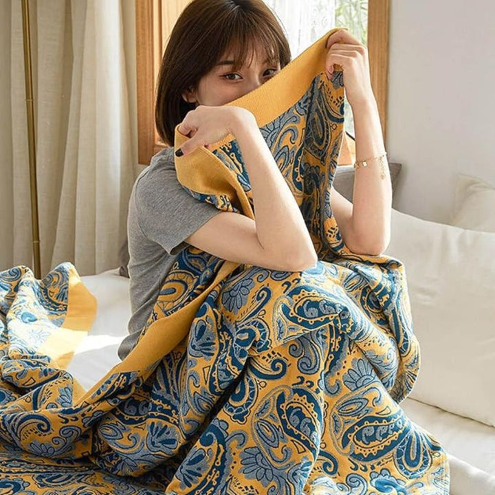 RetroSoleil: Coperte in cotone con classico motivo retrò e leggerezza traspirante – per divano e area living