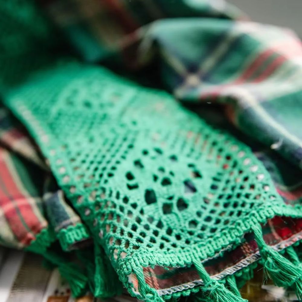 RustikalerTartan: Tenda a quadri con bordo in pizzo – semitrasparente e decorativa per cucina e soggiorno
