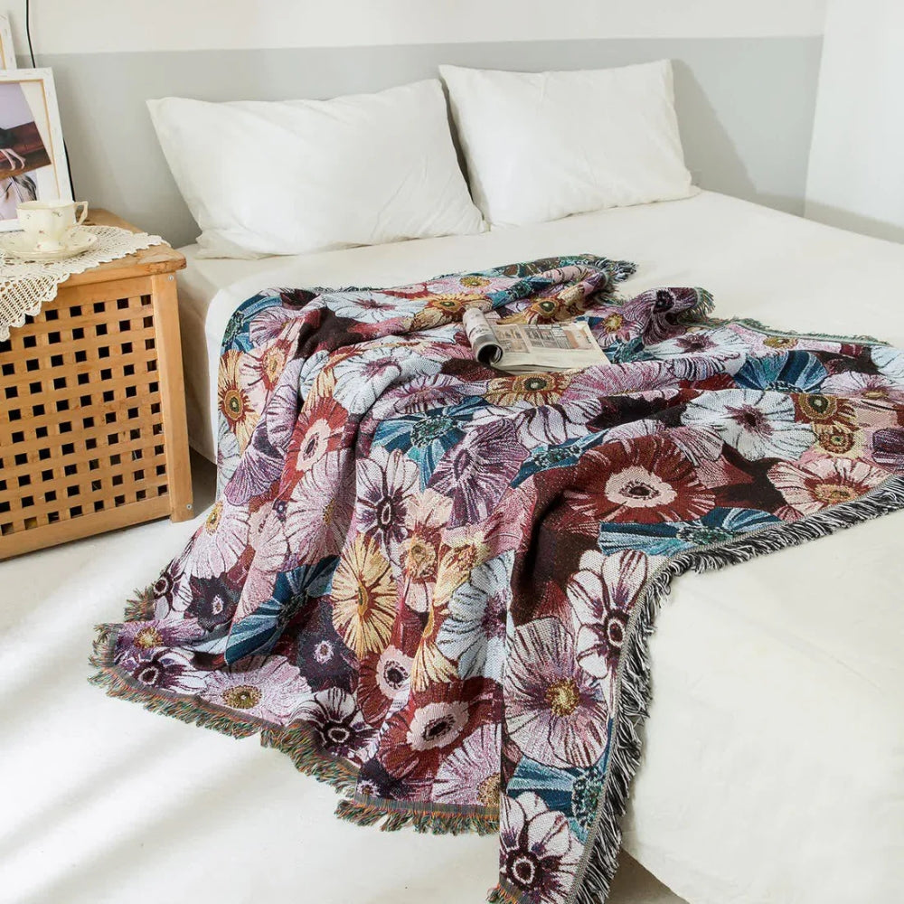 Rustikaura: Coperte in cotone con design floreale classico, struttura tessuta e affascinanti frange – per divano e letto
