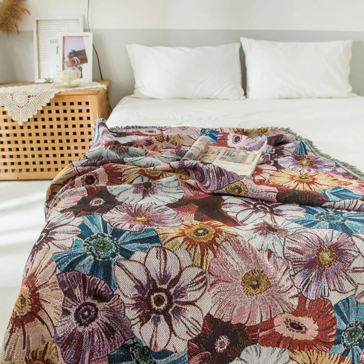 Rustikaura: Coperte in cotone con design floreale classico, struttura tessuta e affascinanti frange – per divano e letto