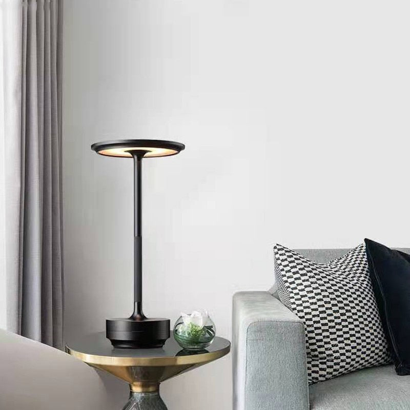 ShineCrest™ Lampada da tavolo di design senza fili | Luce LED dimmerabile in alluminio | Bianco caldo, resistente all&