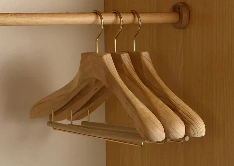 Set di 2 Grucce in Legno di Cedro Premium con Spalle Larghe per l&