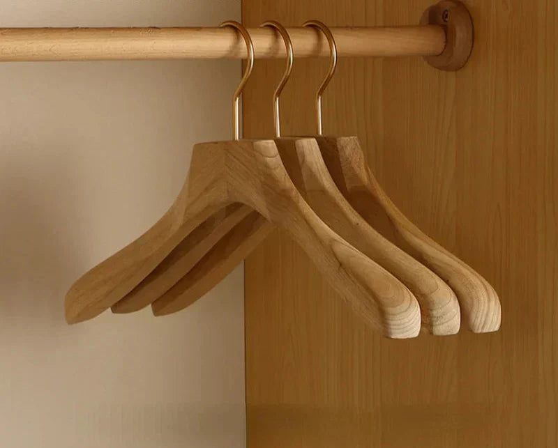 Set di 2 Grucce in Legno di Cedro Premium con Spalle Larghe per l&
