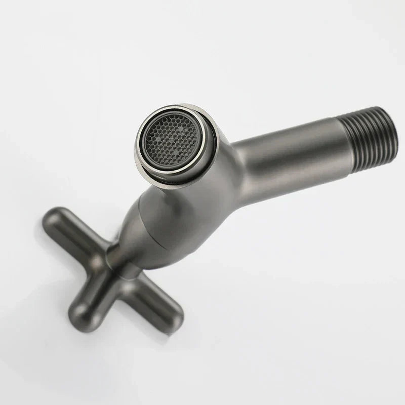 BrassFlow – Rubinetto per Acqua Fredda da Parete in Ottone Massiccio