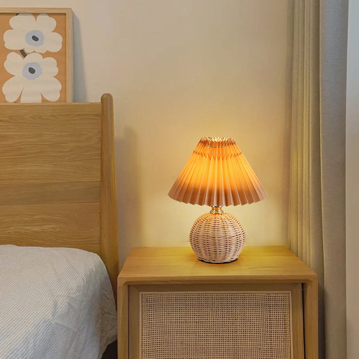 ScandiLuce: Lampada da tavolo in rattan con paralume pieghevole conico &amp; LED – per camera da letto &amp; soggiorno