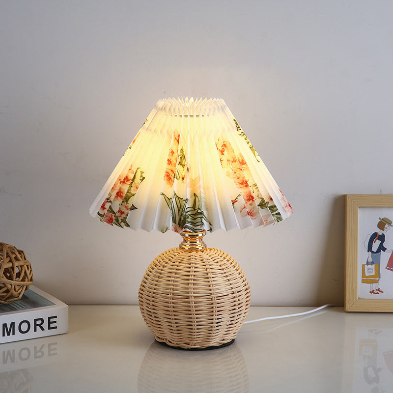 ScandiLuce: Lampada da tavolo in rattan con paralume pieghevole conico &amp; LED – per camera da letto &amp; soggiorno