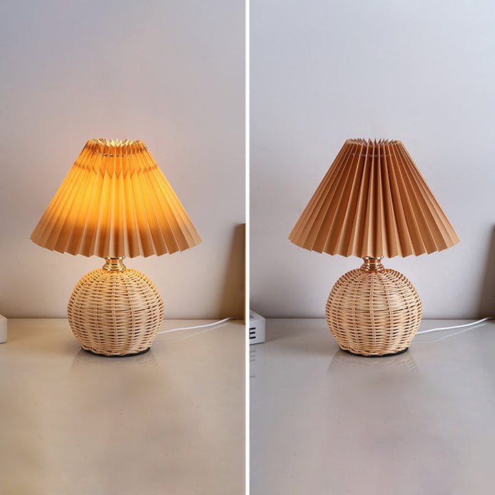 ScandiLuce: Lampada da tavolo in rattan con paralume pieghevole conico &amp; LED – per camera da letto &amp; soggiorno