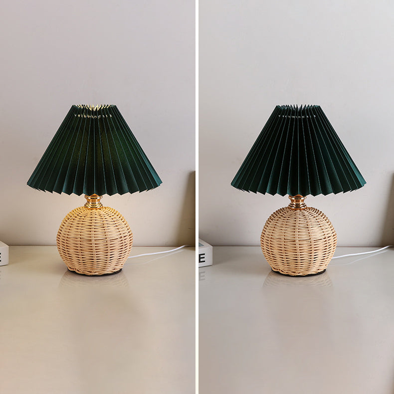 ScandiLuce: Lampada da tavolo in rattan con paralume pieghevole conico &amp; LED – per camera da letto &amp; soggiorno