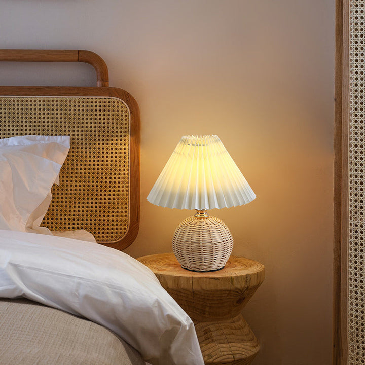 ScandiLuce: Lampada da tavolo in rattan con paralume pieghevole conico &amp; LED – per camera da letto &amp; soggiorno