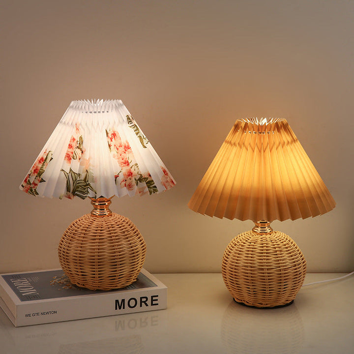 ScandiLuce: Lampada da tavolo in rattan con paralume pieghevole conico &amp; LED – per camera da letto &amp; soggiorno