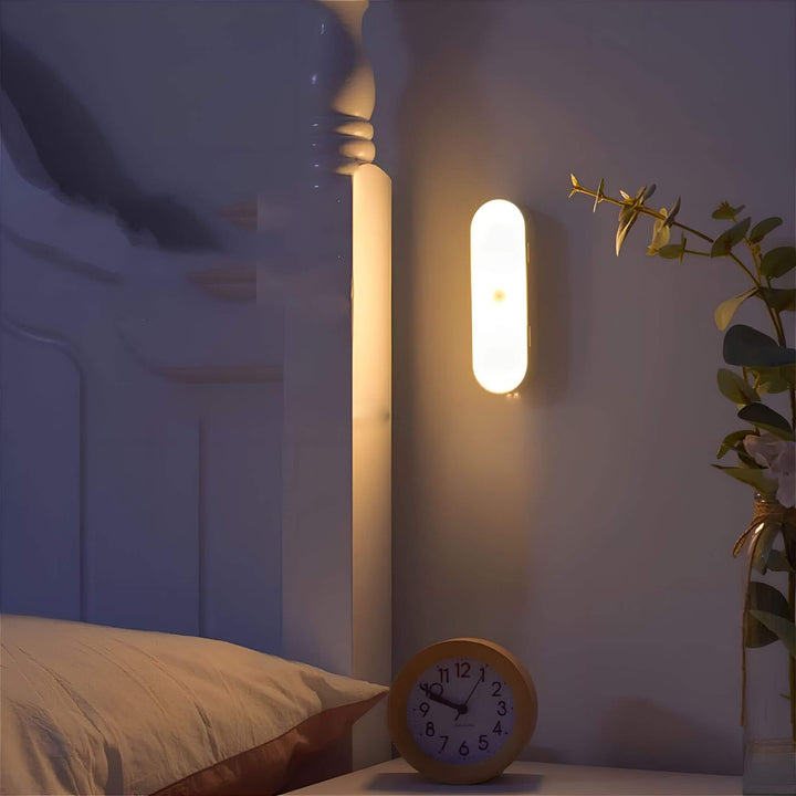 SensiGlow: Lampada da parete LED a controllo di movimento con funzione smart – Luce senza fili per corridoi e scale