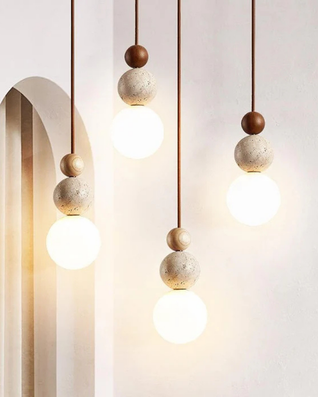 SilenVéra: Lampada a sospensione moderna in legno con sfera di vetro e luce LED bianca calda – per sala da pranzo e soggiorno