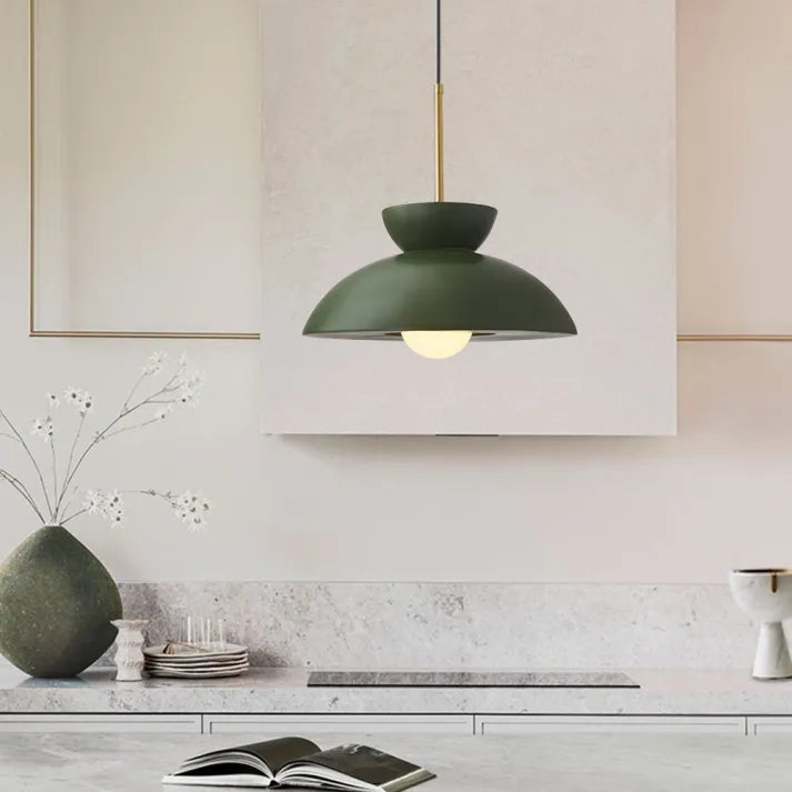 Skandéla: Lampada a sospensione minimalista con forma chiara e compatibilità LED – per aree pranzo e lounge