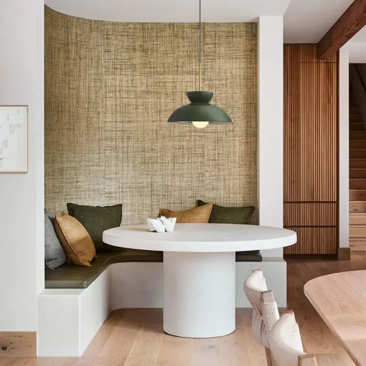 Skandéla: Lampada a sospensione minimalista con forma chiara e compatibilità LED – per aree pranzo e lounge