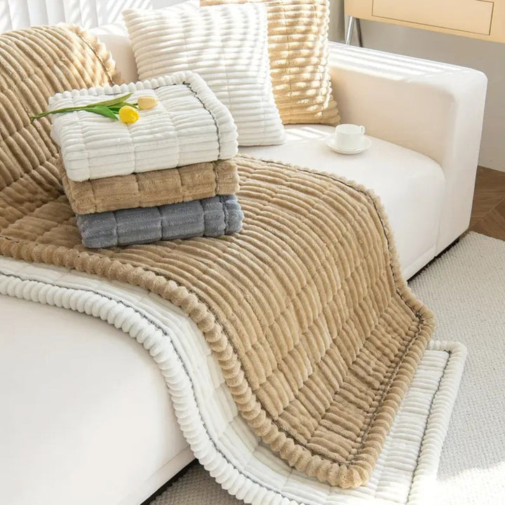 SofaLuxe: Copertura per divano in morbido velluto con bordo arricciato – Elegante copridivano e coperta protettiva