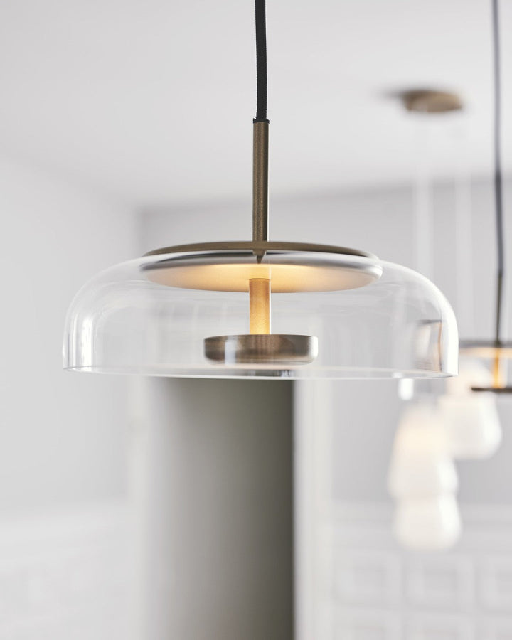Solara: Lampadario in ottone e vetro con LED integrato – per sala da pranzo e soggiorno