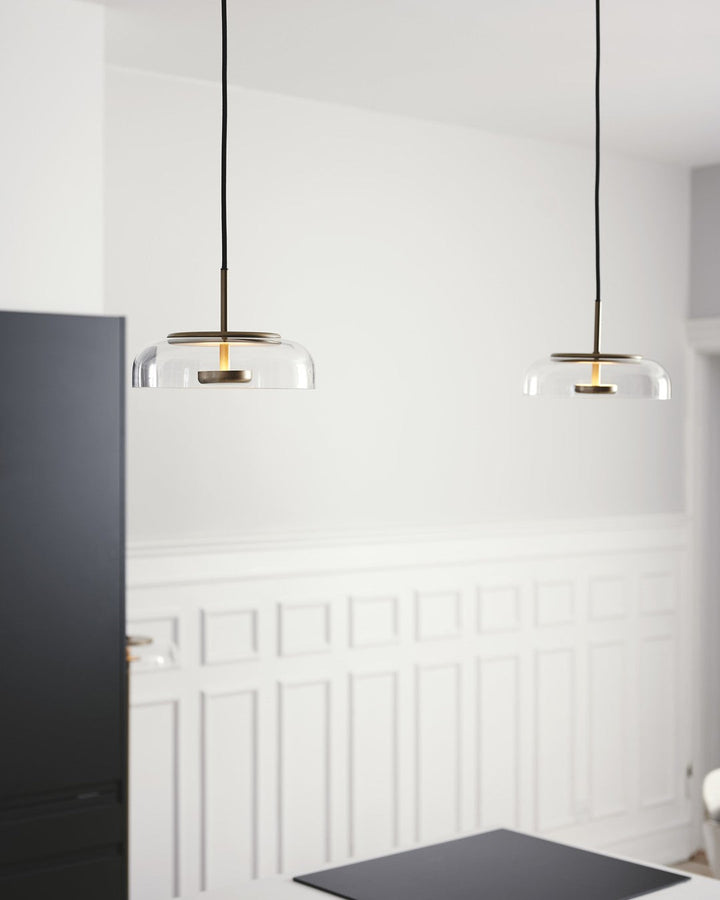 Solara: Lampadario in ottone e vetro con LED integrato – per sala da pranzo e soggiorno