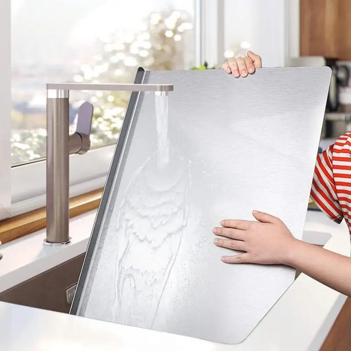 Kalsten | SliceGrip – Tavola da Taglio in Acciaio Inossidabile con Bisel Elevato e Antiscivolo