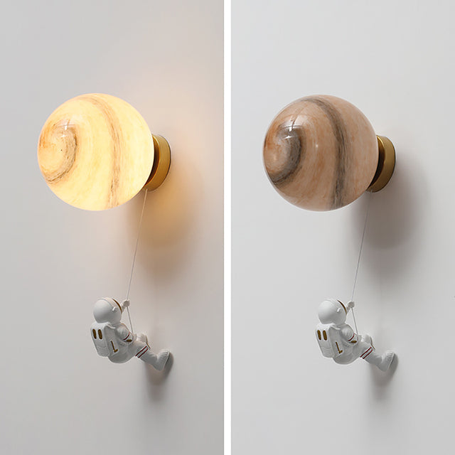 StellaNova: Applique LED Astronauta – Luce Creativa per Camerette e Soggiorni