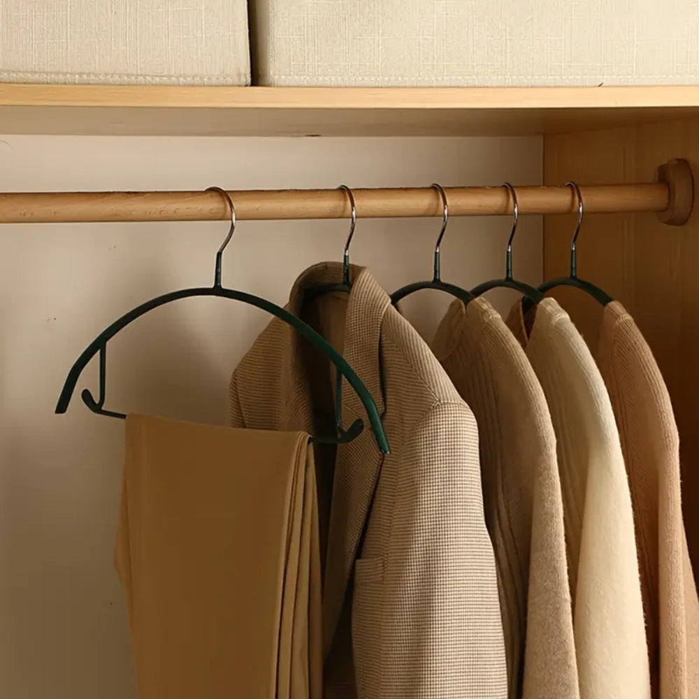 StilKurve: Grucce con design ergonomico – durevoli, antiscivolo e versatili per giacche, bluse e vestiti (confezione da 10)