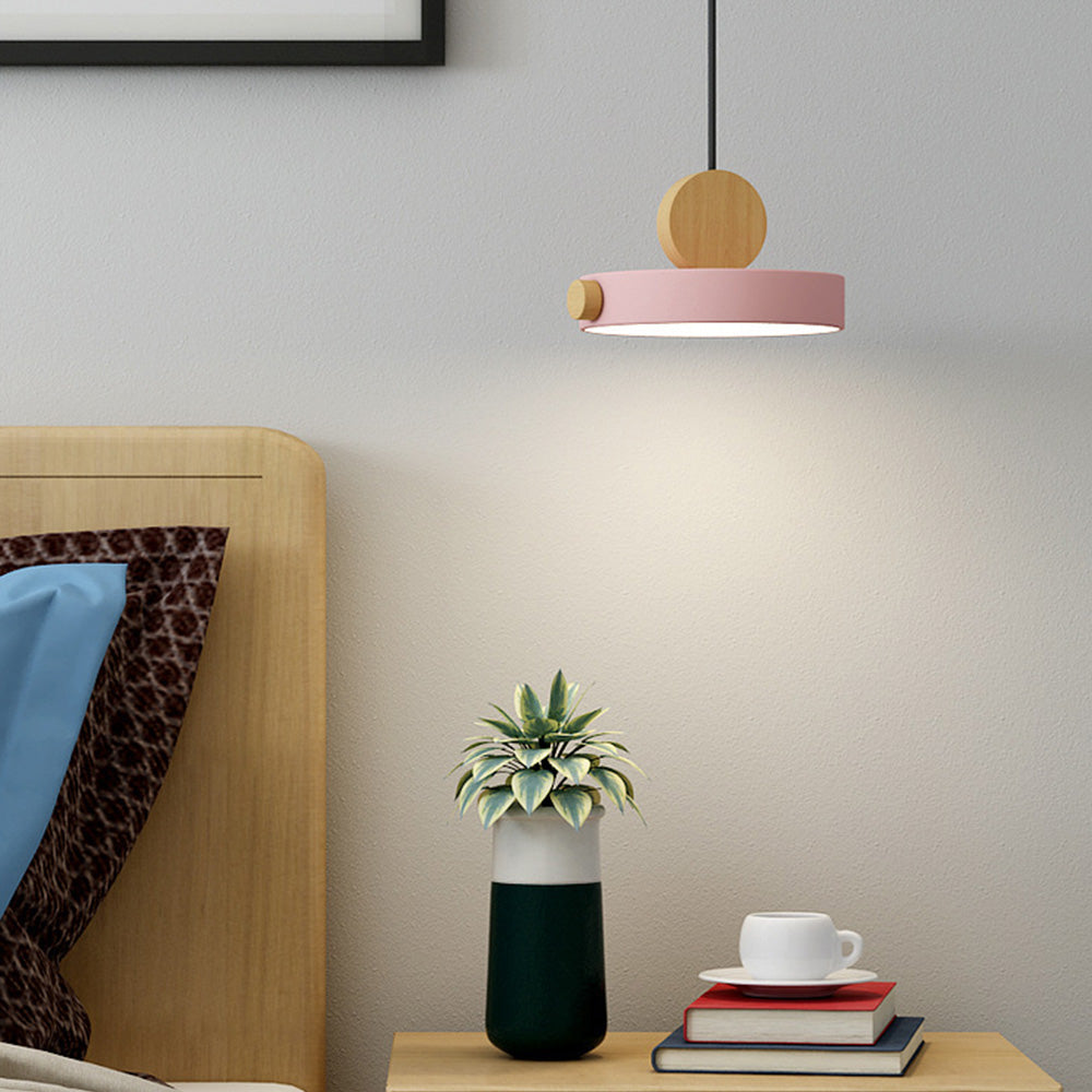 StrahlBunt: Moderno lampadario in legno LED colorato – elegante e funzionale per soggiorno e zona pranzo