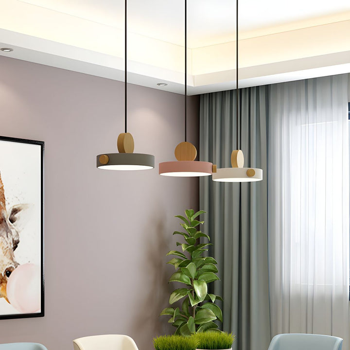 StrahlBunt: Moderno lampadario in legno LED colorato – elegante e funzionale per soggiorno e zona pranzo