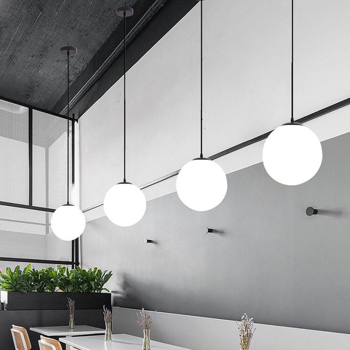 StrahlTafel: Lampada a sospensione in vetro moderna, decorativa ed energeticamente efficiente per sala da pranzo e cucina