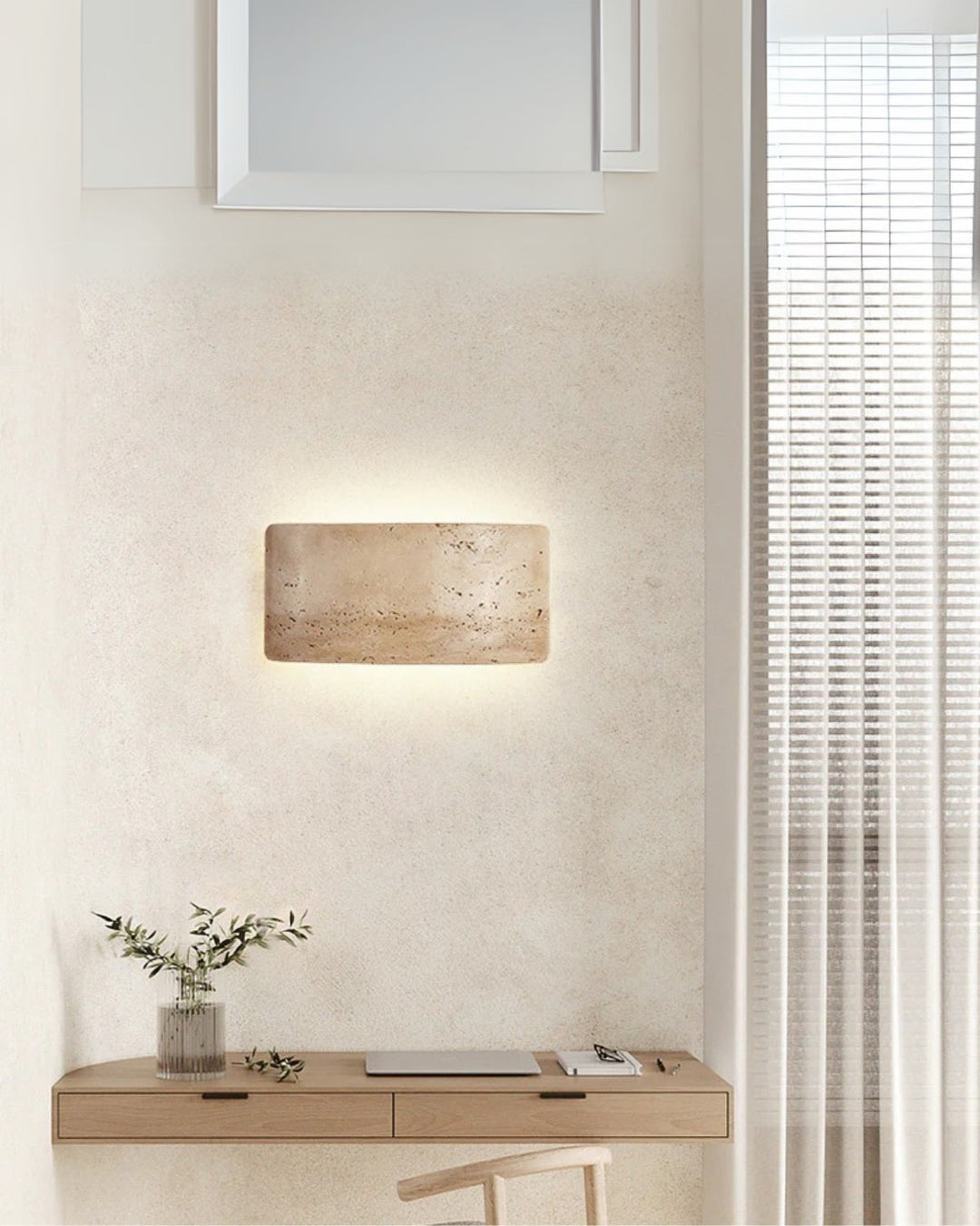 TravéaLume: Applique moderna in travertino naturale con luce LED bianca calda e IP65 – per interni ed esterni