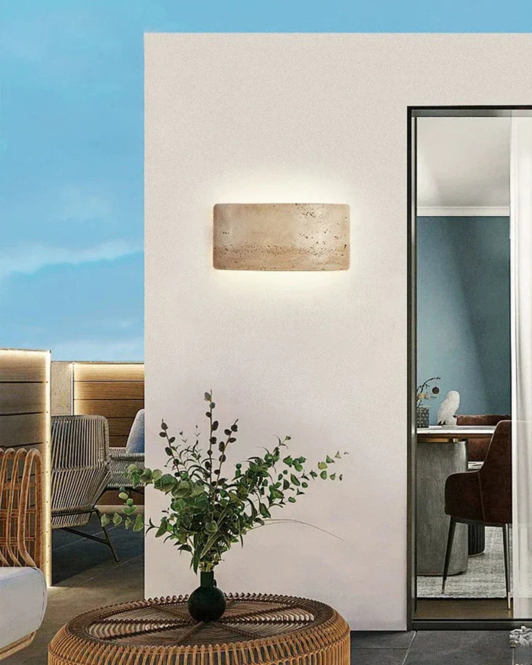TravéaLume: Applique moderna in travertino naturale con luce LED bianca calda e IP65 – per interni ed esterni