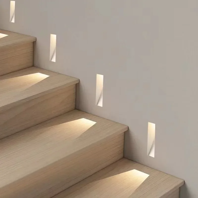 TreppenSchutz: Applique LED in acciaio inossidabile con sensore di movimento e design slanciato – per scale e passaggi