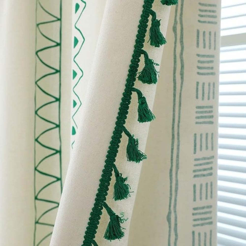 TribeEleganz: Tendaggi in stile Boho con strisce verdi e frange – affascinanti per le aree notte