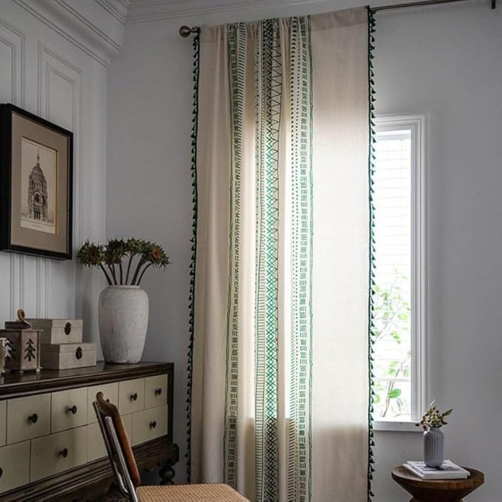 TribeEleganz: Tendaggi in stile Boho con strisce verdi e frange – affascinanti per le aree notte