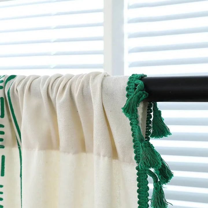 TribeEleganz: Tendaggi in stile Boho con strisce verdi e frange – affascinanti per le aree notte