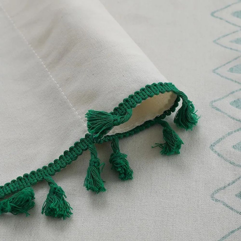 TribeEleganz: Tendaggi in stile Boho con strisce verdi e frange – affascinanti per le aree notte