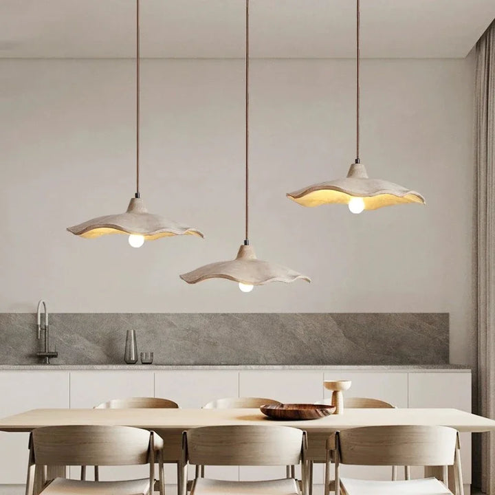 UrbanLume: Lampada a sospensione LED in cemento – Design industriale per spazi moderni