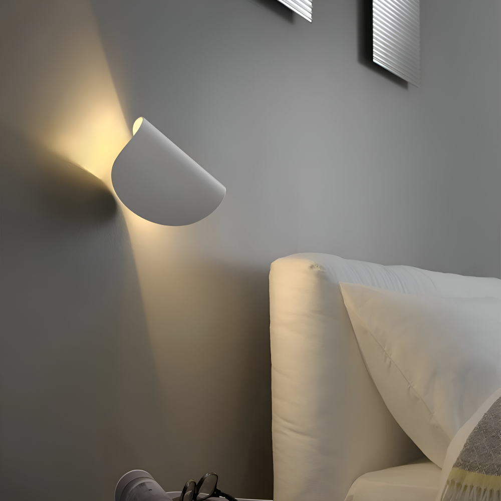 VarioBeam: Applique in Metallo Rotante – Lampada a LED Elegante per Camera da Letto e Soggiorno