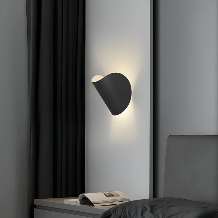VarioBeam: Applique in Metallo Rotante – Lampada a LED Elegante per Camera da Letto e Soggiorno