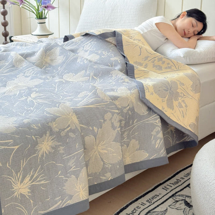 Velurelle: Coperte in cotone con delicato motivo floreale e leggerezza a tre strati – per divano e area living